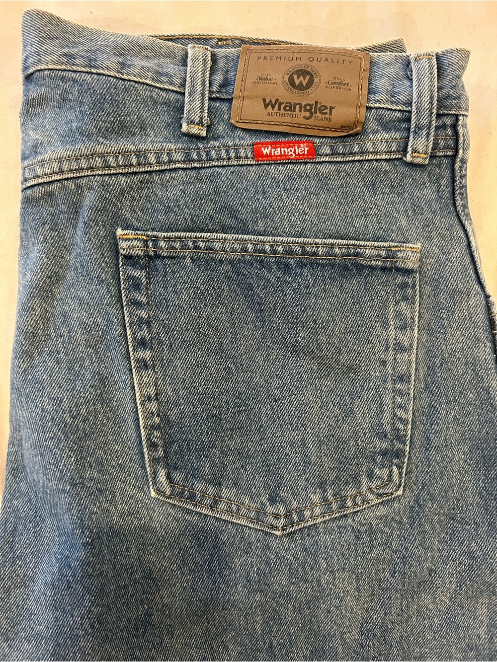 Wrangler Classic Light Wash Denim Straight Jeans